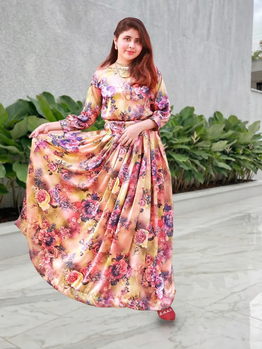 Alluring, photo 3 of 5