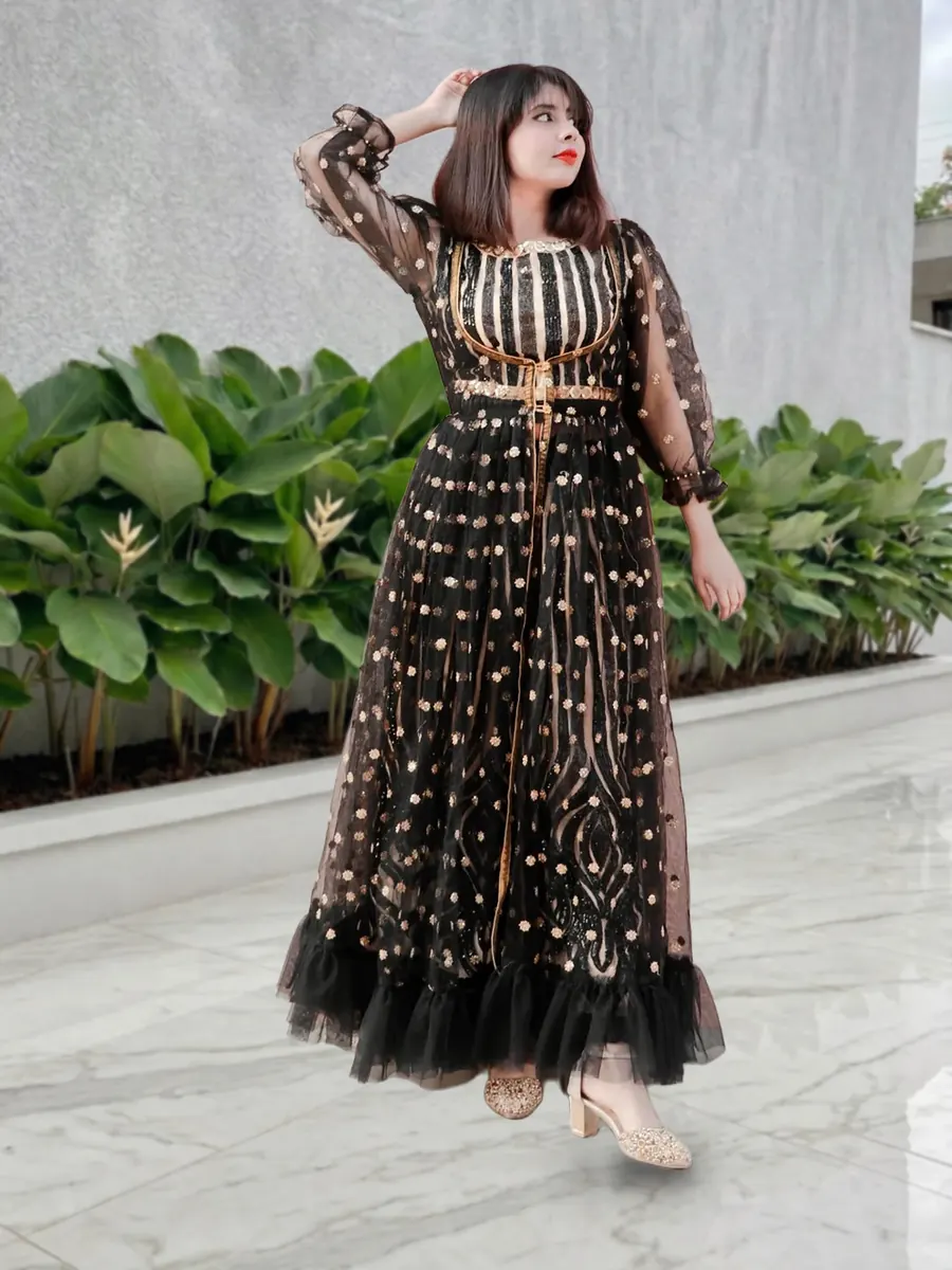 Black and Gold Net Ensemble, photo 3 of 7