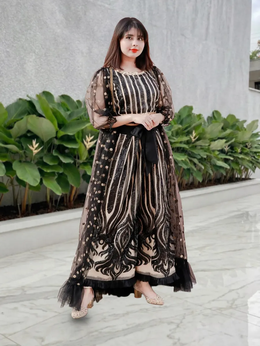 Black and Gold Net Ensemble, photo 4 of 7