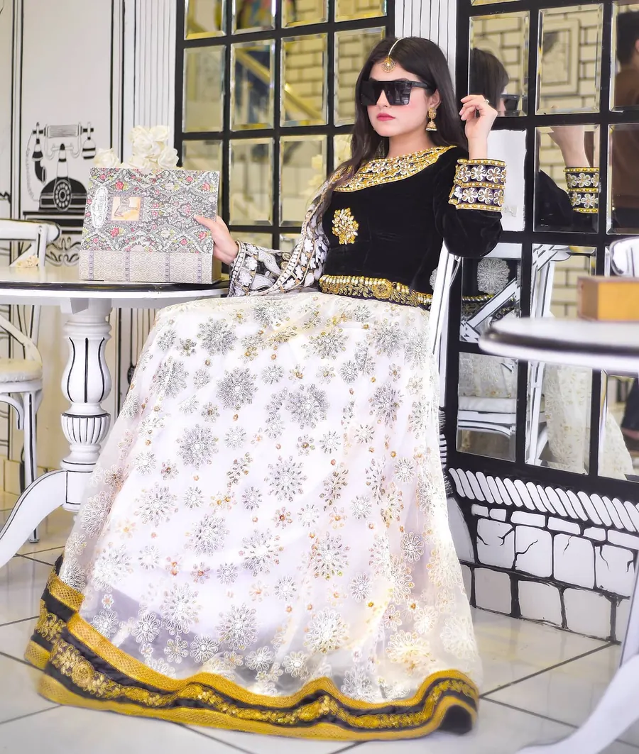 Elegance Lehenga, photo 3 of 8