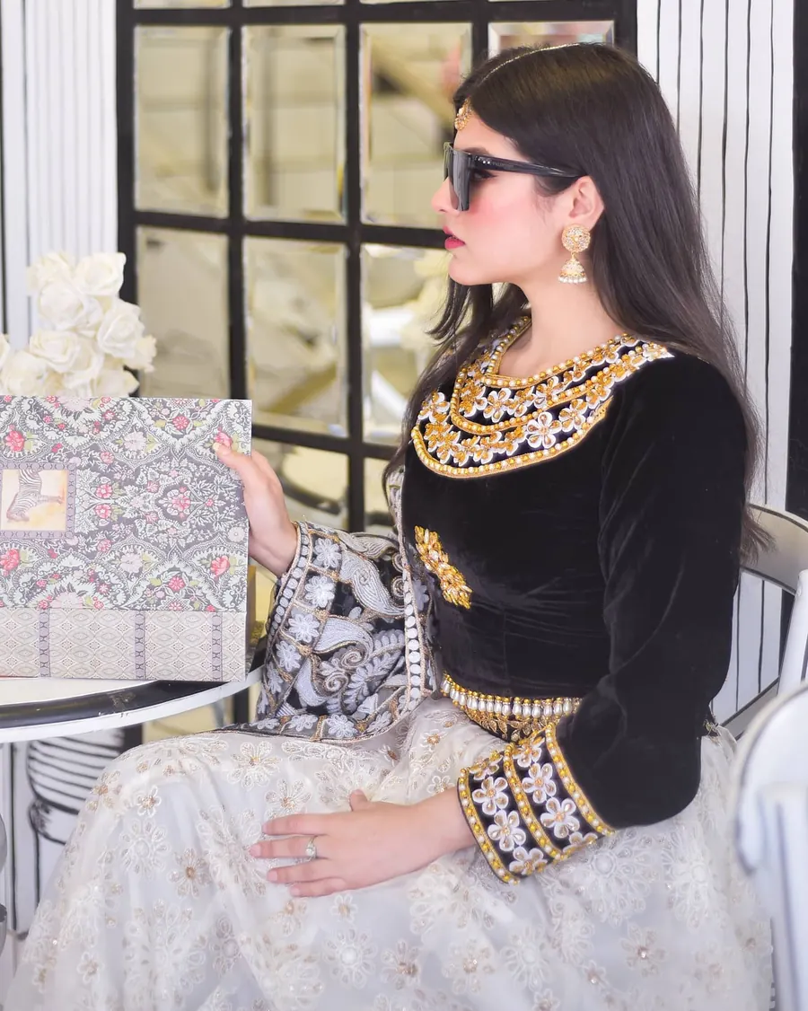Elegance Lehenga, photo 4 of 8