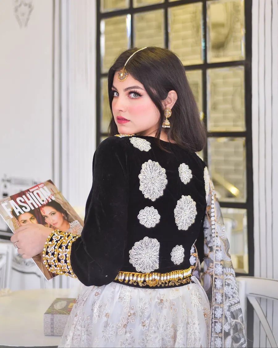 Elegance Lehenga, photo 6 of 8