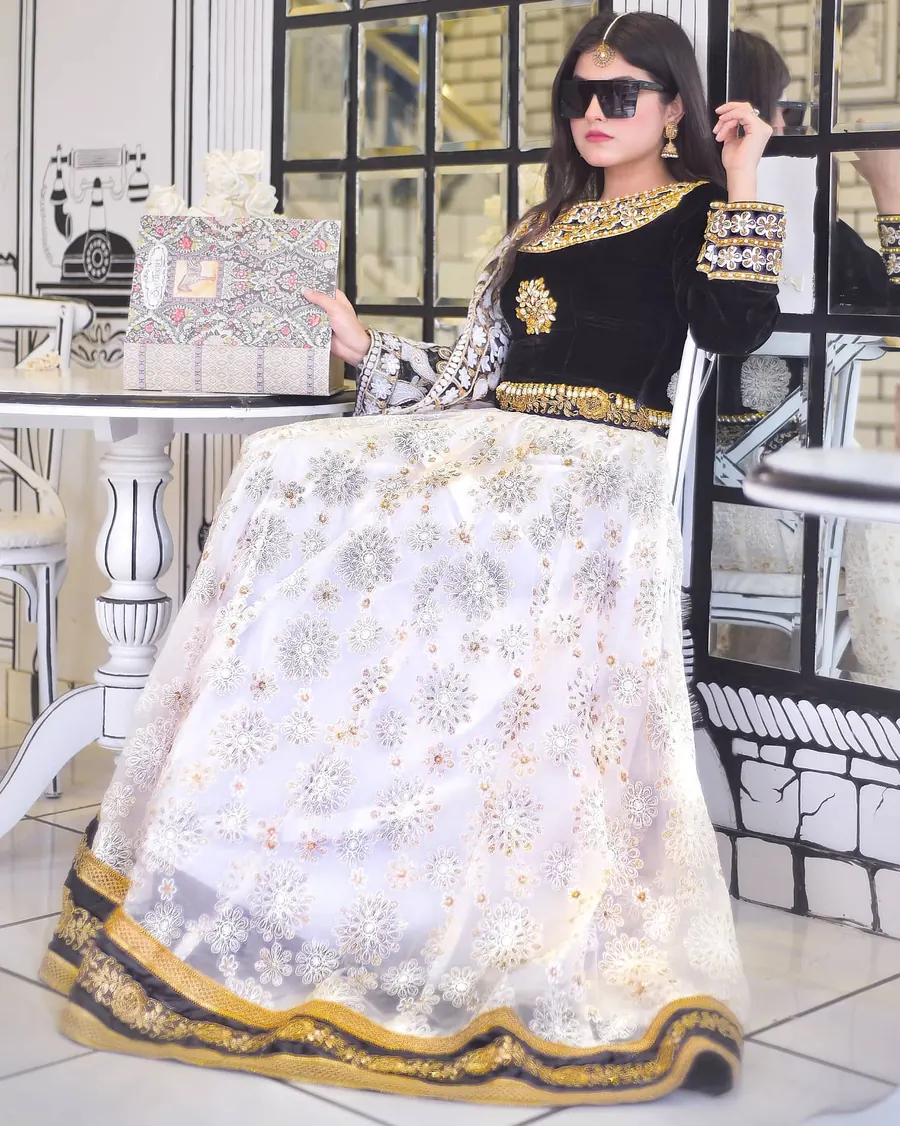 Elegance Lehenga, photo 7 of 8