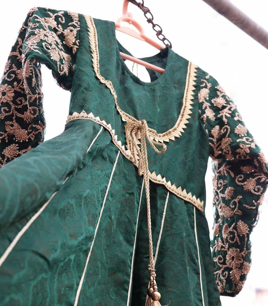 Gold in Emerald, photo 4 of 7