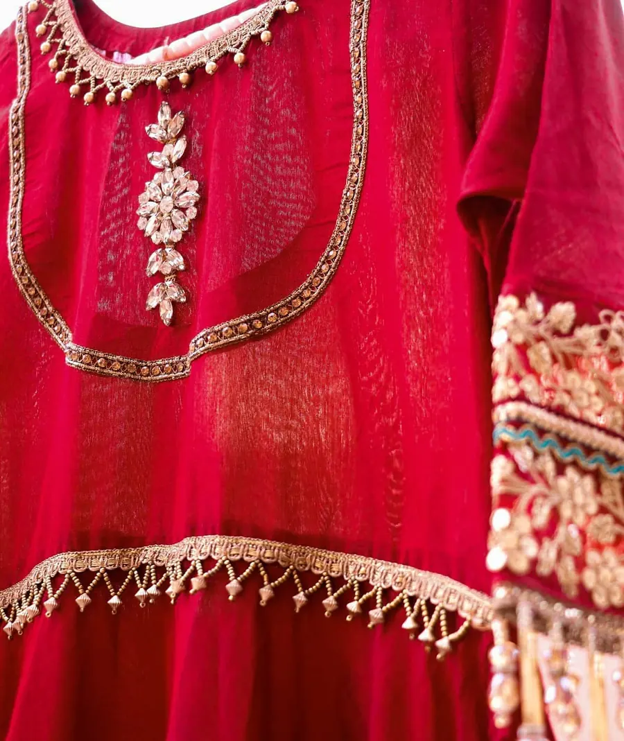 Laal Gulaab, photo 3 of 6