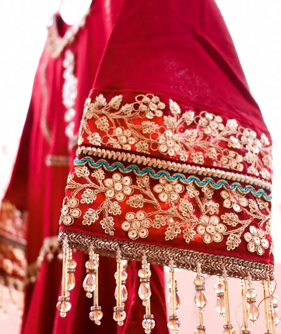 Laal Gulaab, photo 4 of 6