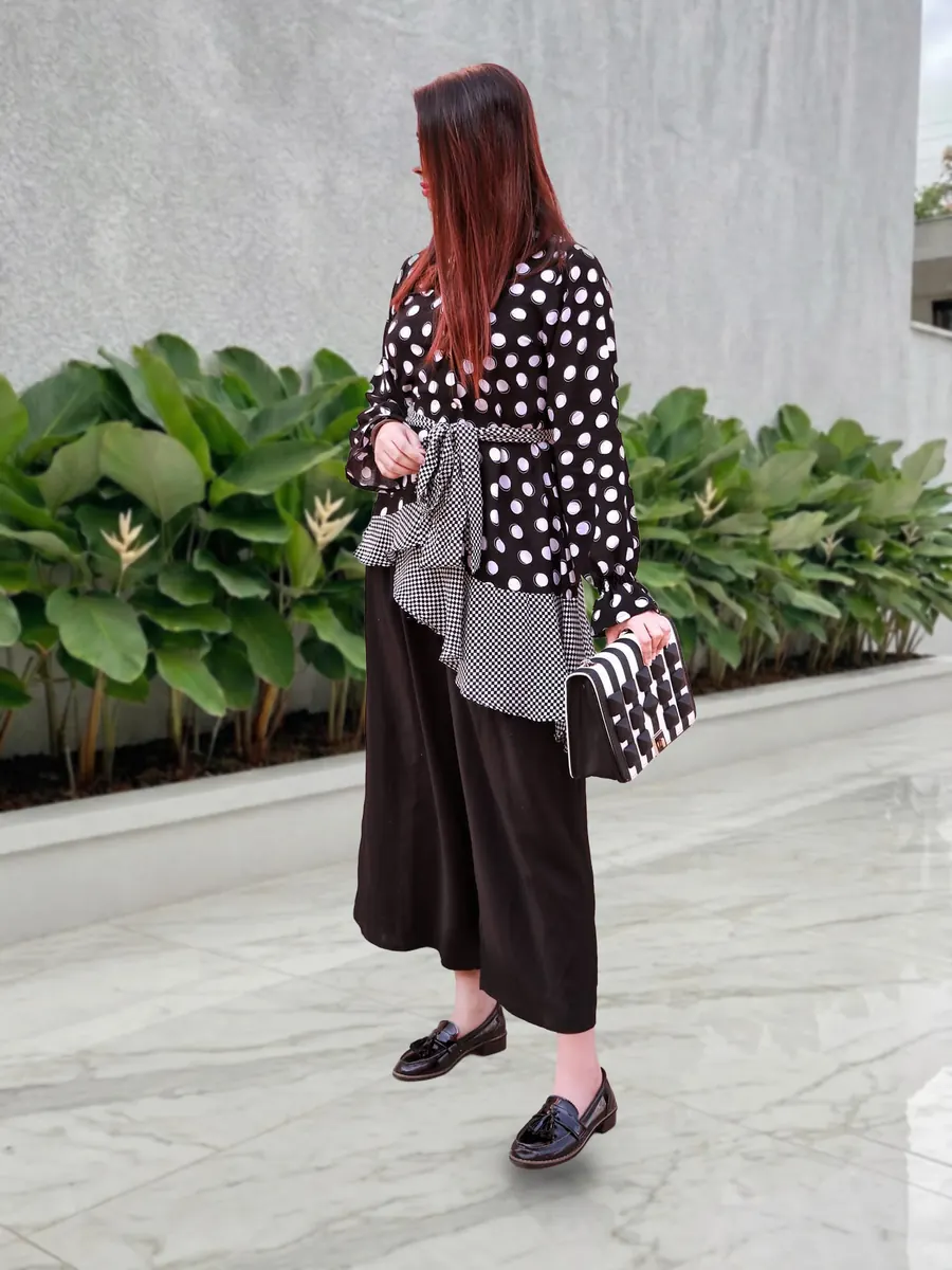 Orion, polka-dot linen top with a flowing plazo