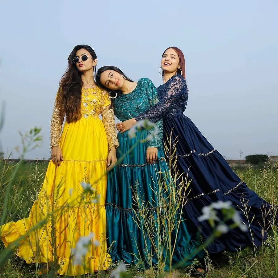 Shamose Silk Gown, photo 2 of 8