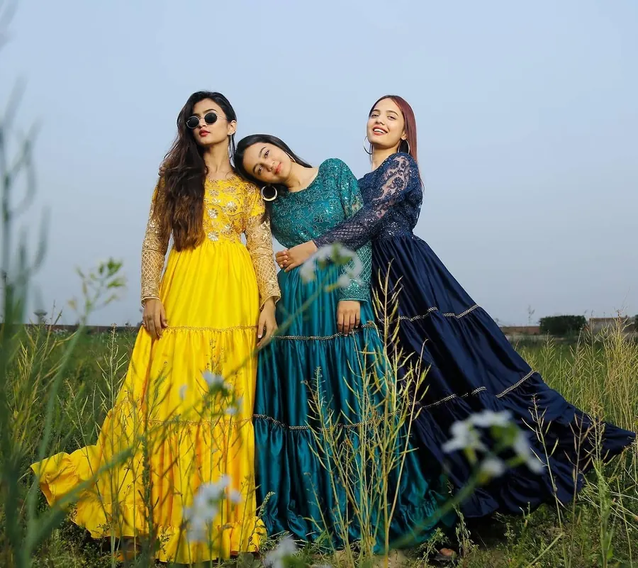 Shamose Silk Gown, photo 4 of 8